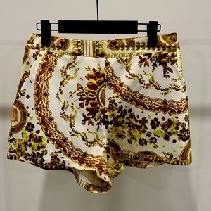 Fashion Nova Shorts Small